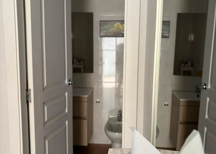 Elisabeth Apartmant דירה *